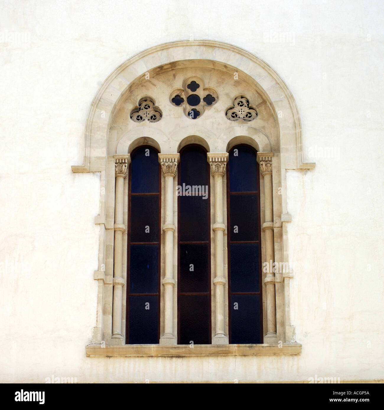 Gewölbte Kirchenfenster Limassol Zypern Stockfoto