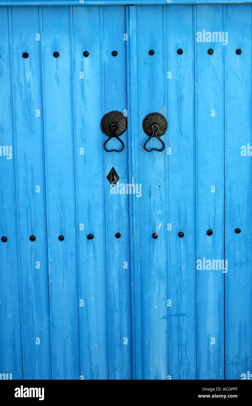 Blauen Türen in Omodos Zypern Stockfoto