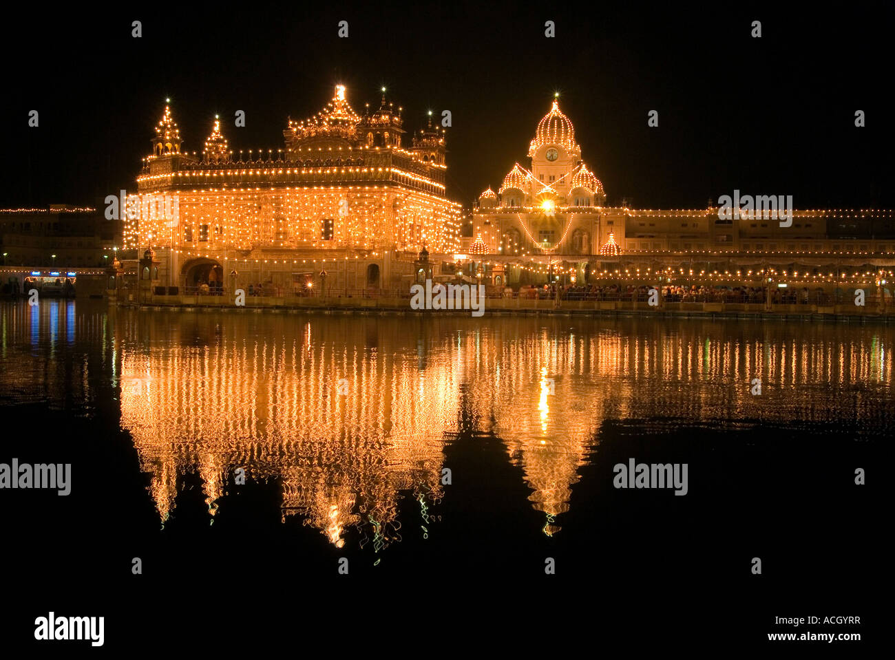 NACHTANSICHT DES GOLDENEN TEMPEL AMRITSAR Stockfoto