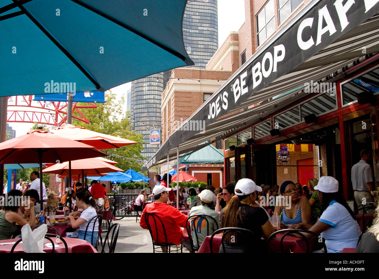 Der alte Joe Bebop Cafe. Straßencafe am Navy Pier Chicago. Stockfoto
