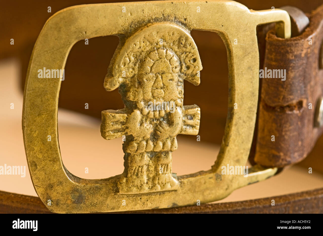 Inka Gürtelschnalle aus Peru in Südamerika zeigt eine religiöse indische Figur Stockfoto