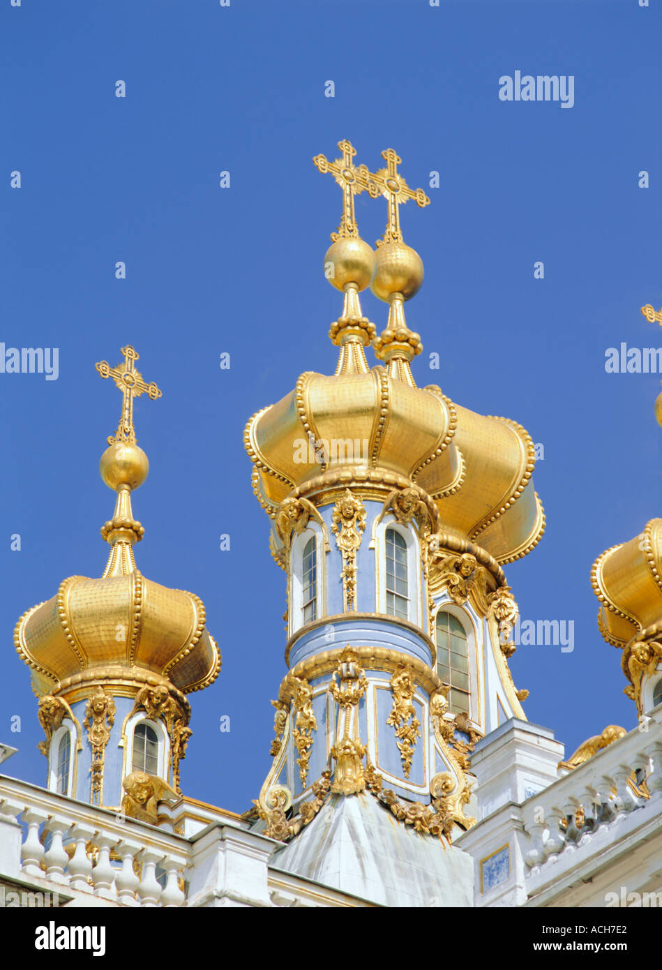 Kuppeln der königlichen Kapelle Katharinenpalast Puschkin Russland Europa Stockfoto
