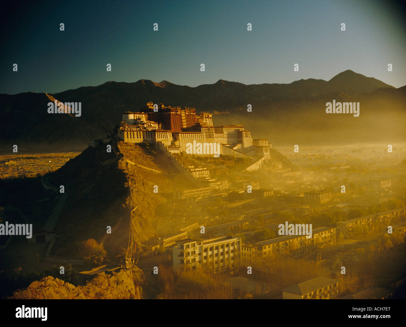 Dawn Nebel der Potala-Palast-Lhasa-Tibet-China Stockfoto