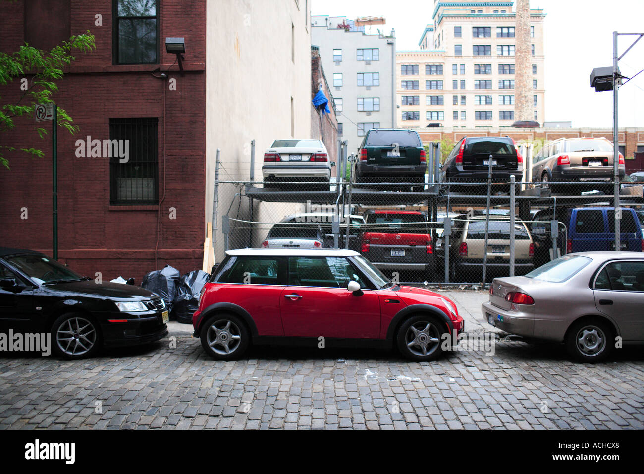 Einen Mini Cooper geparkt im unteren Manhattan New York City Stockfoto