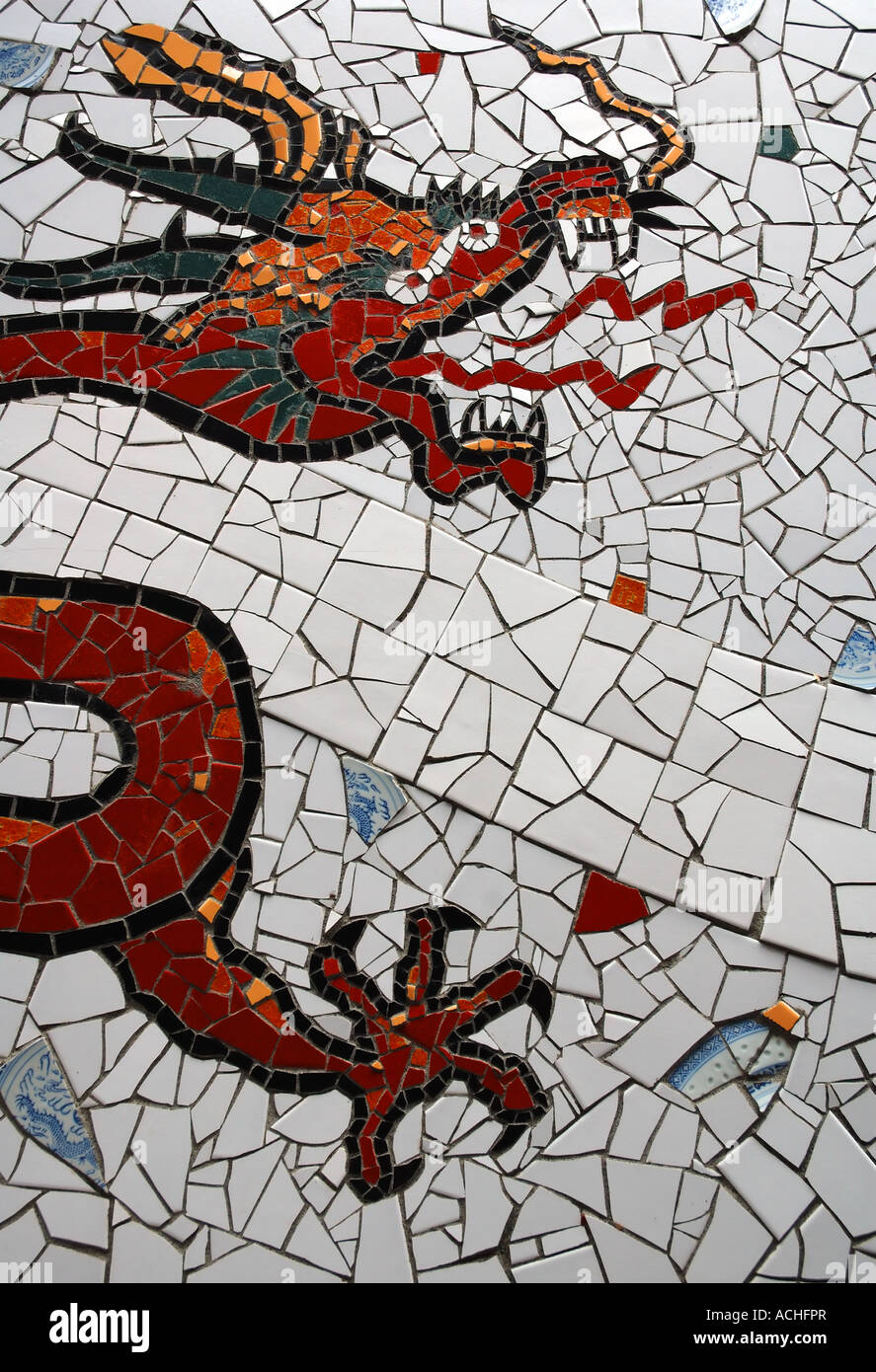 Detail der asiatischen Drachen Mosaik Stockfoto