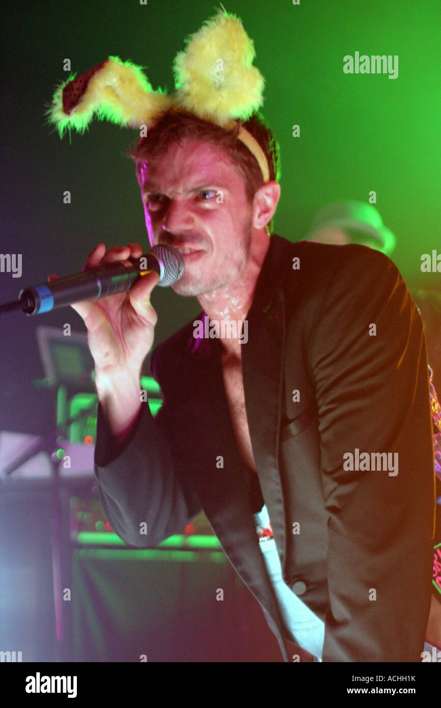 Jake Shears von den Scissor Sisters live auf der Bühne am Ostersonntag in Leeds leere Leinwand Stockfoto