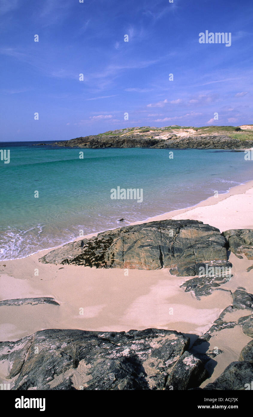 Das türkisfarbene Wasser und weißem Sand auf die False Bay, mannin Kopf, Connemara, County Galway, Irland. Stockfoto