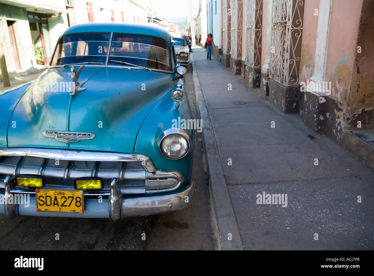 Amerikanische Oldtimer Parken auf der Straße, Trinidad, Sancti Spíritus, Kuba. Stockfoto