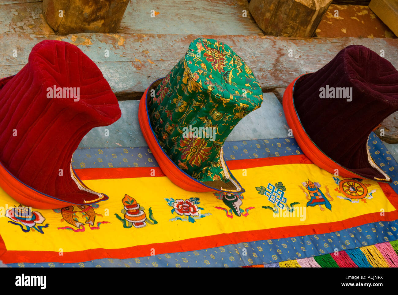 Indien Himalaya Jammu und Kaschmir-Ladakh-Leh Handwerk 3 tibetischen Trachtenhüte für Frauen Stockfoto