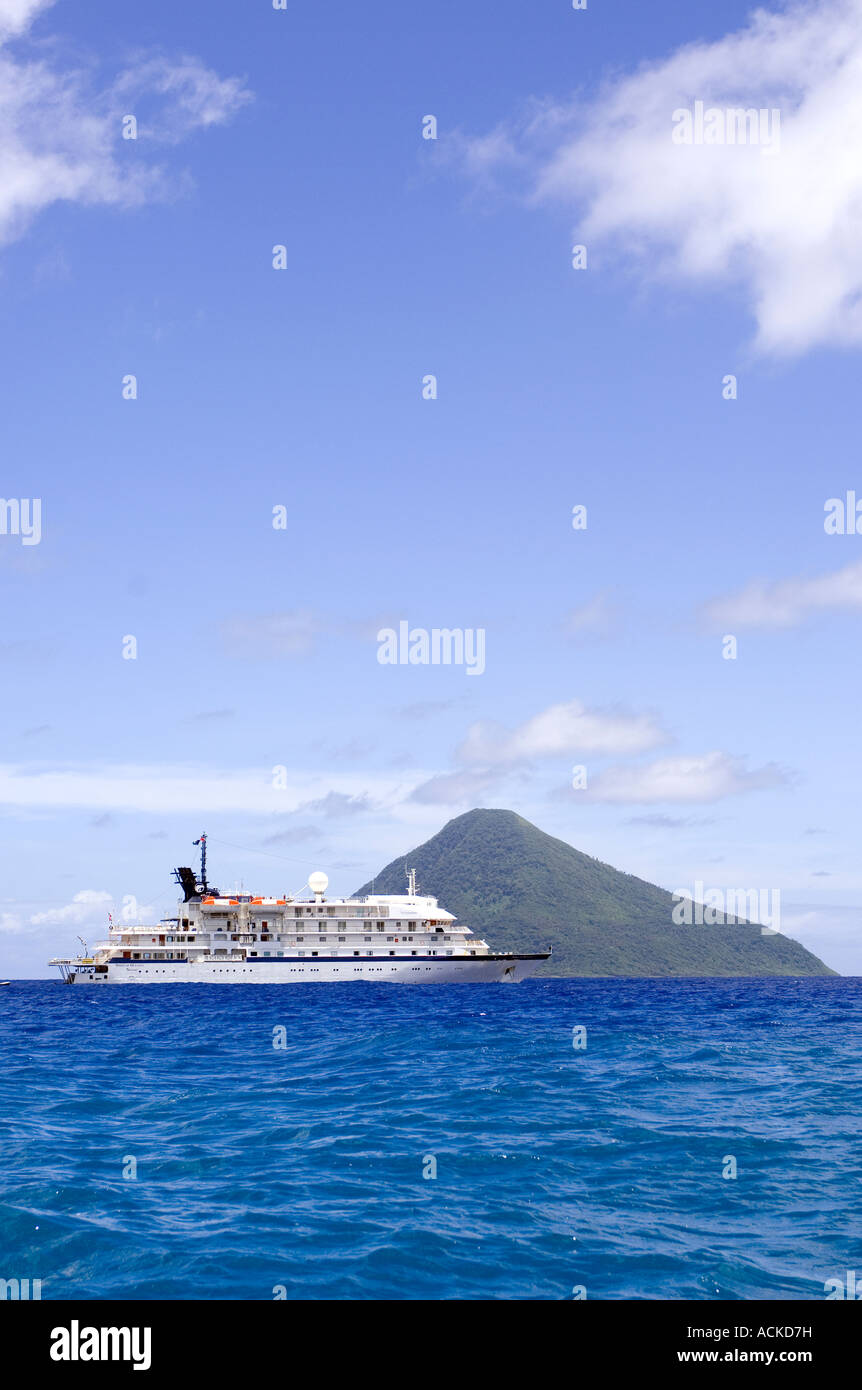 Kreuzfahrtschiff in der Nähe von Niuatoputapu Inselatoll Königreich Tonga Stockfoto