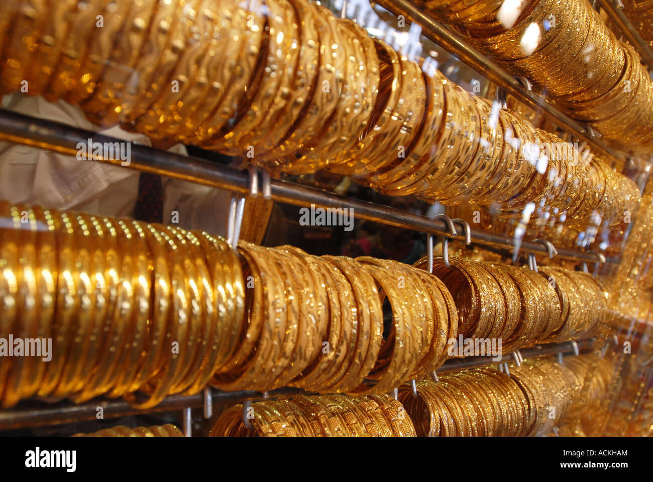 goldene Armbänder in den gold Souk Dubai VAE Stockfoto