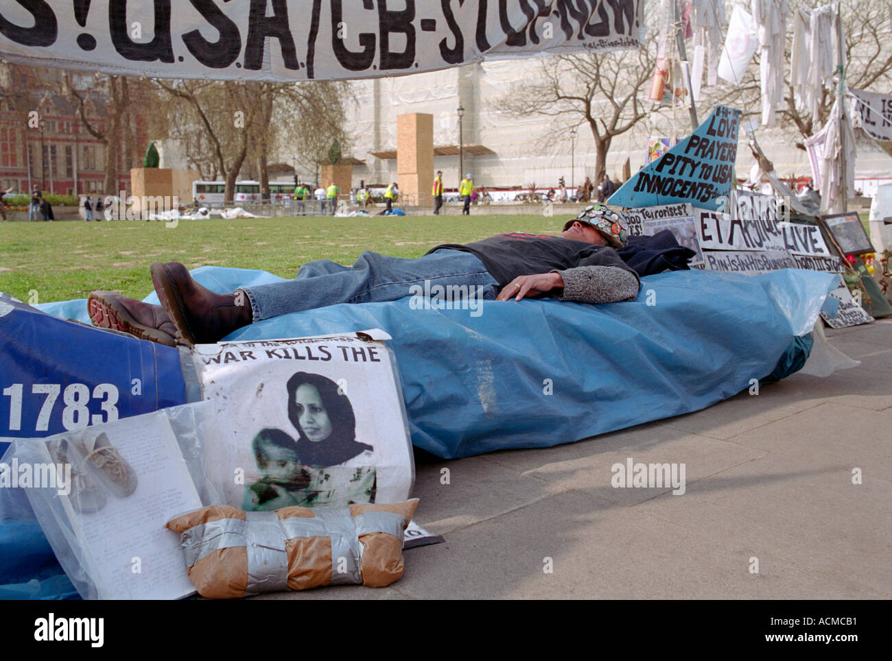 Brian Haw kampieren außerhalb der Houses of Parliament aus Protest gegen die Regierungen Nahost-Beteiligung Stockfoto