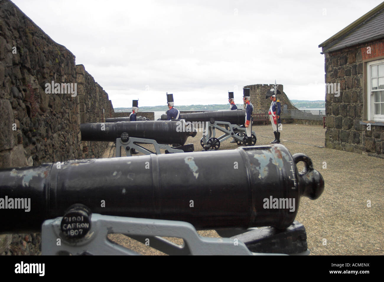 Anfang des 19. Jahrhunderts Kanonen The Grand Batterie Carrickfergus Castle Carrickfergus Land Antrim in Nordirland Stockfoto