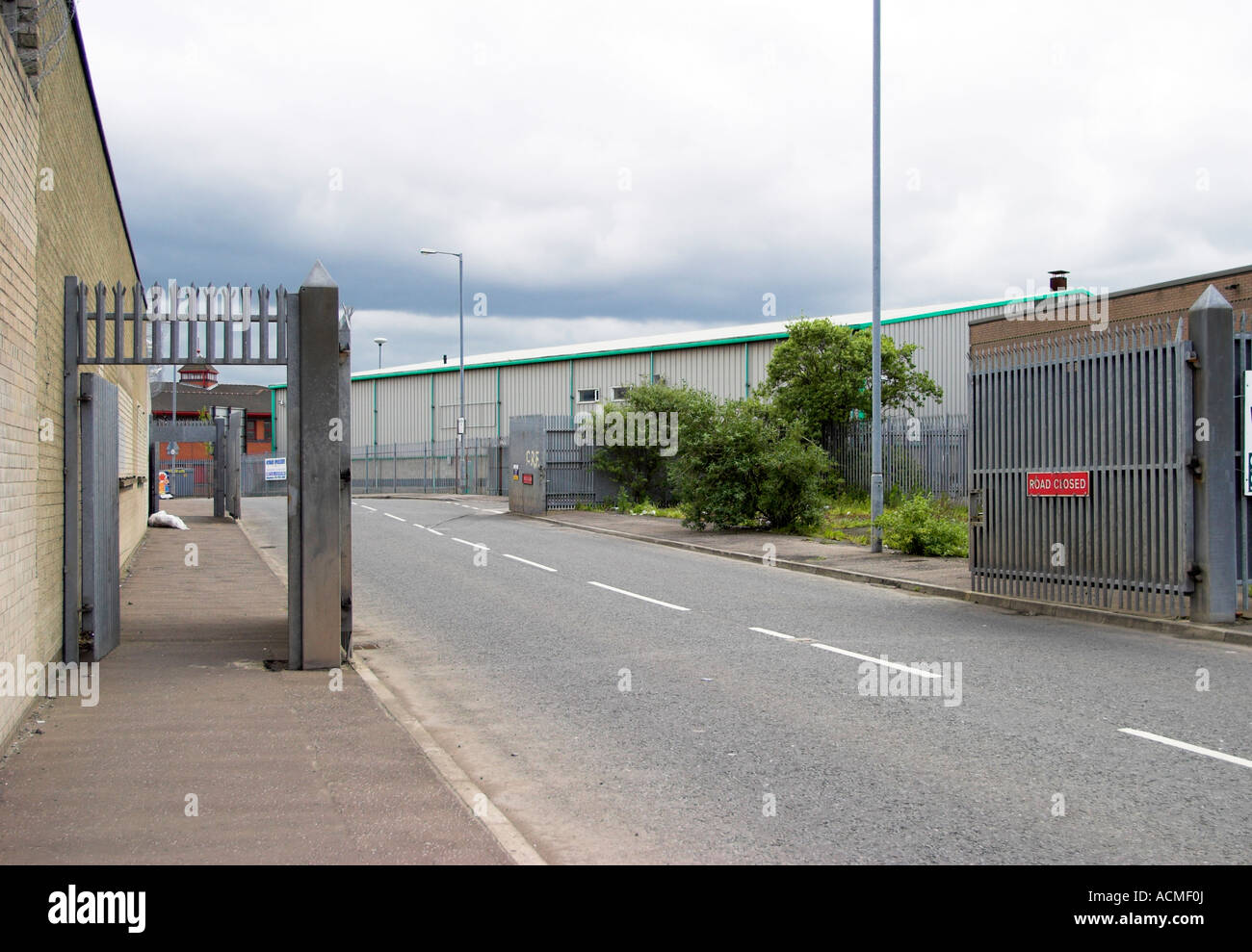 Die Frieden Tor zwei massive Tore auf Belfast s Northumberland Street Stockfoto