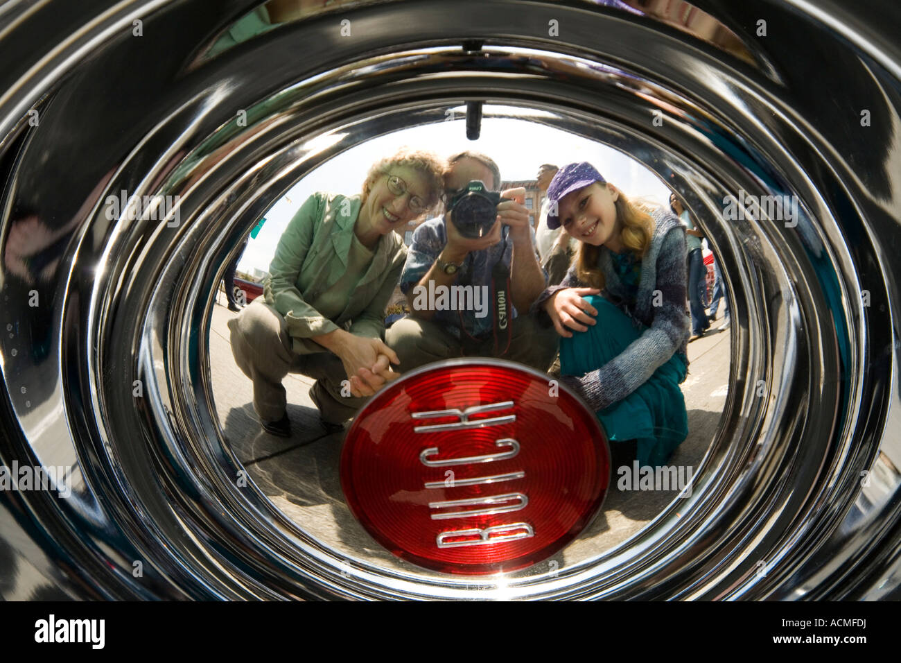 Familienbild in eine Radkappe Oldtimer Festival Hot Rod Culver City Stockfoto