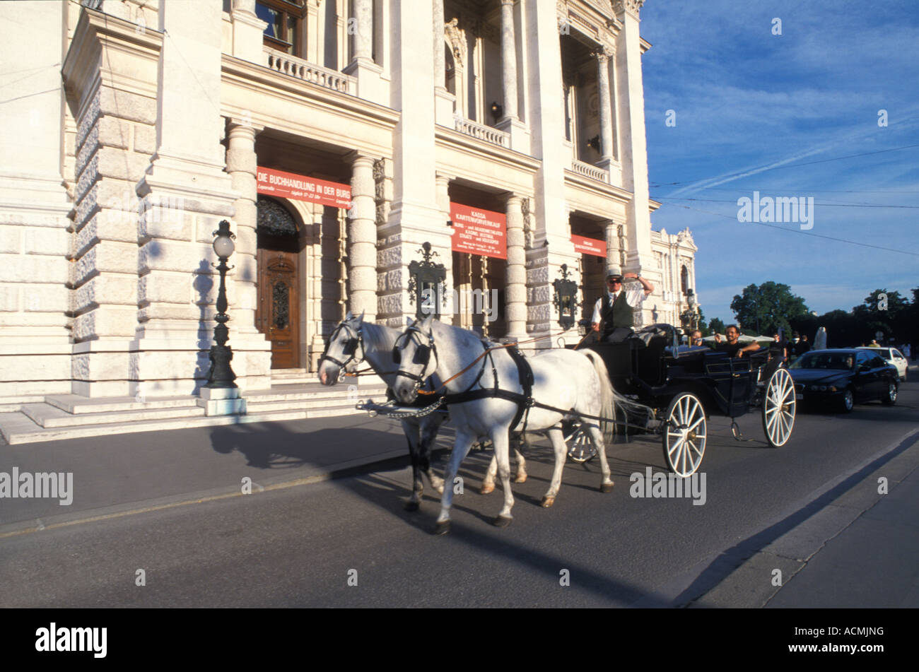 Hackney Beförderung vor Burgtheater Theater in Wien Stockfoto