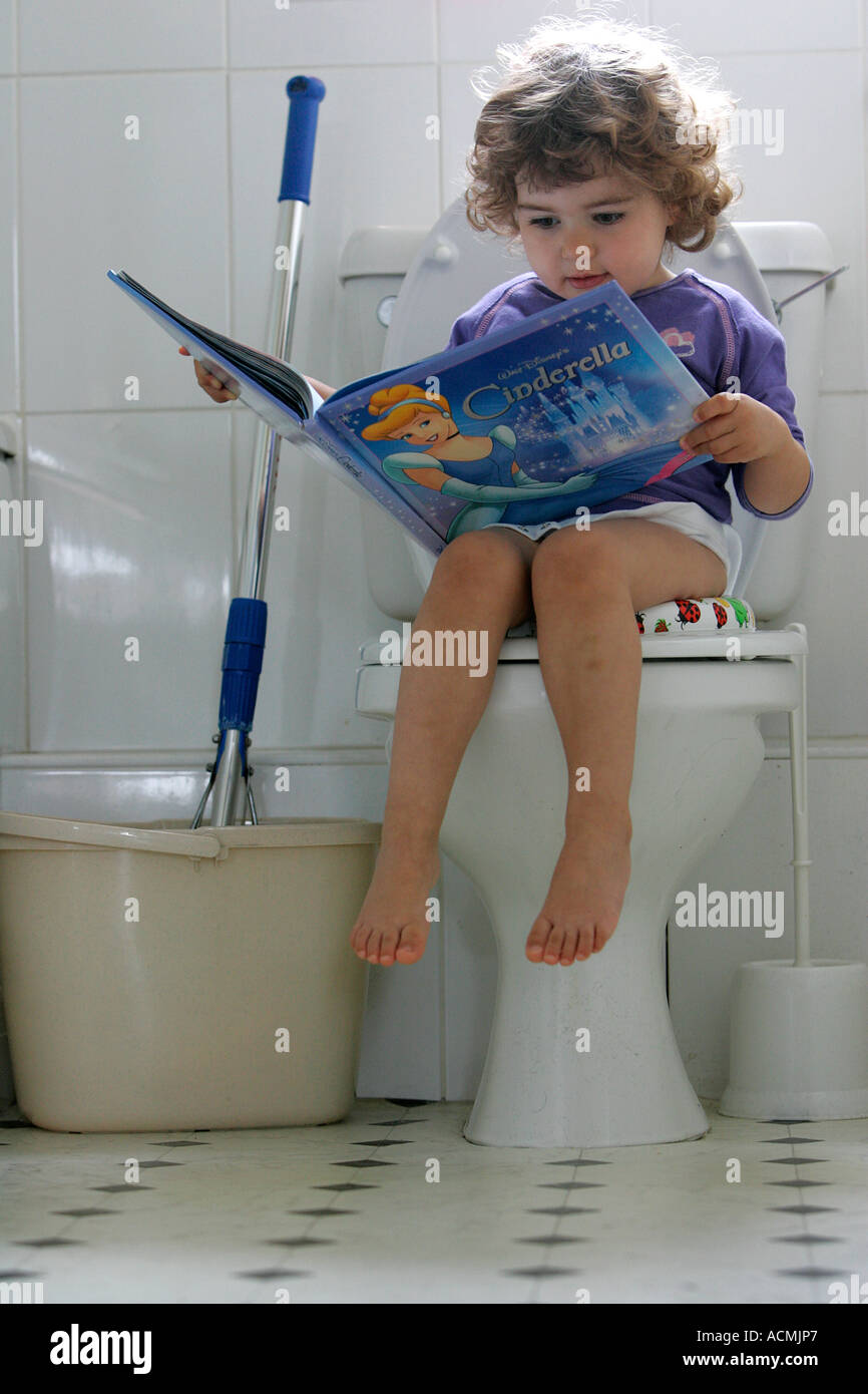 Spülen Der Toilette Stockfotos und -bilder Kaufen - Alamy