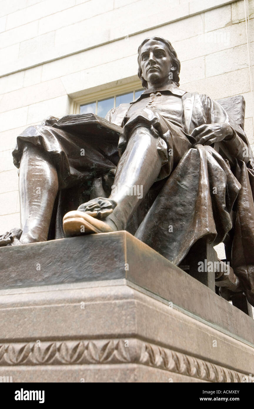 John Harvard Statue in Harvard University Cambridge, Massachusetts Stockfoto John Harvard Statue in Harvard University Cambridge, Massachusetts Stockfoto