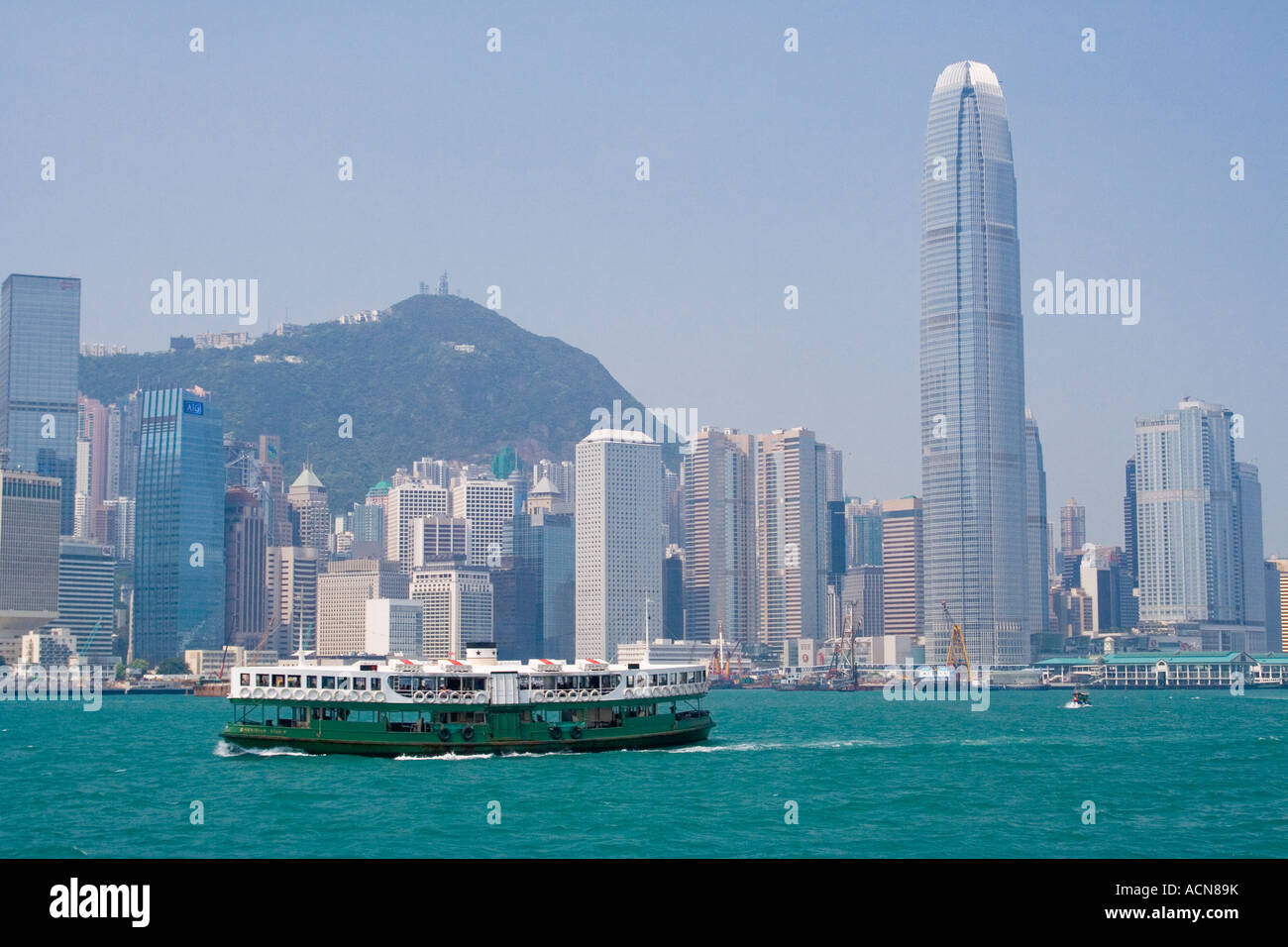 Star Ferry und IFC-Hochhaus Hong Kong China Stockfoto