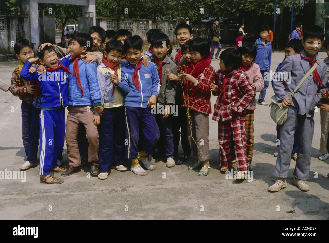 Geographie/Reisen, China, Menschen, Gruppe von Grundschulschülern in Kanton, Stockfoto