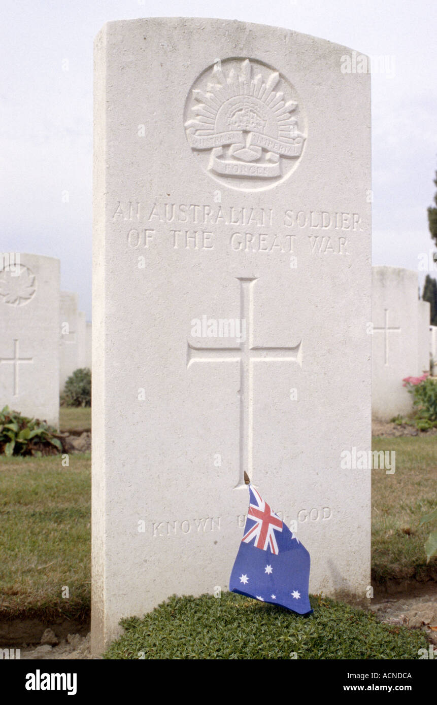 Australische Grab mit Flagge Tyne Cot Cemetary Flandern Belgien Stockfoto