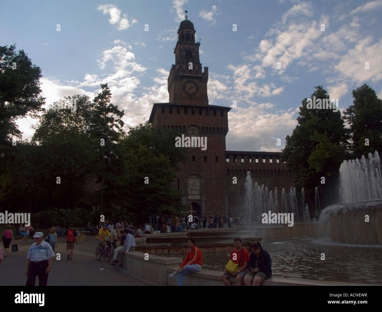 Brunnen vor Castello Sforzesco Mailand Lombardei Italien Stockfoto