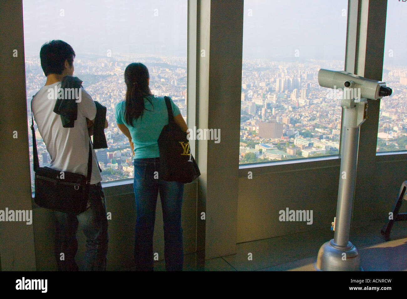 Koreanische paar innen N Seoul Tower Seoul Südkorea Stockfoto
