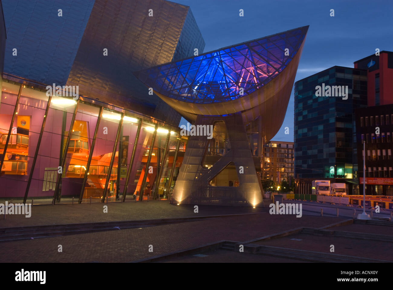 Manchester, UK: The Lowry Theatre in der Nacht Stockfoto