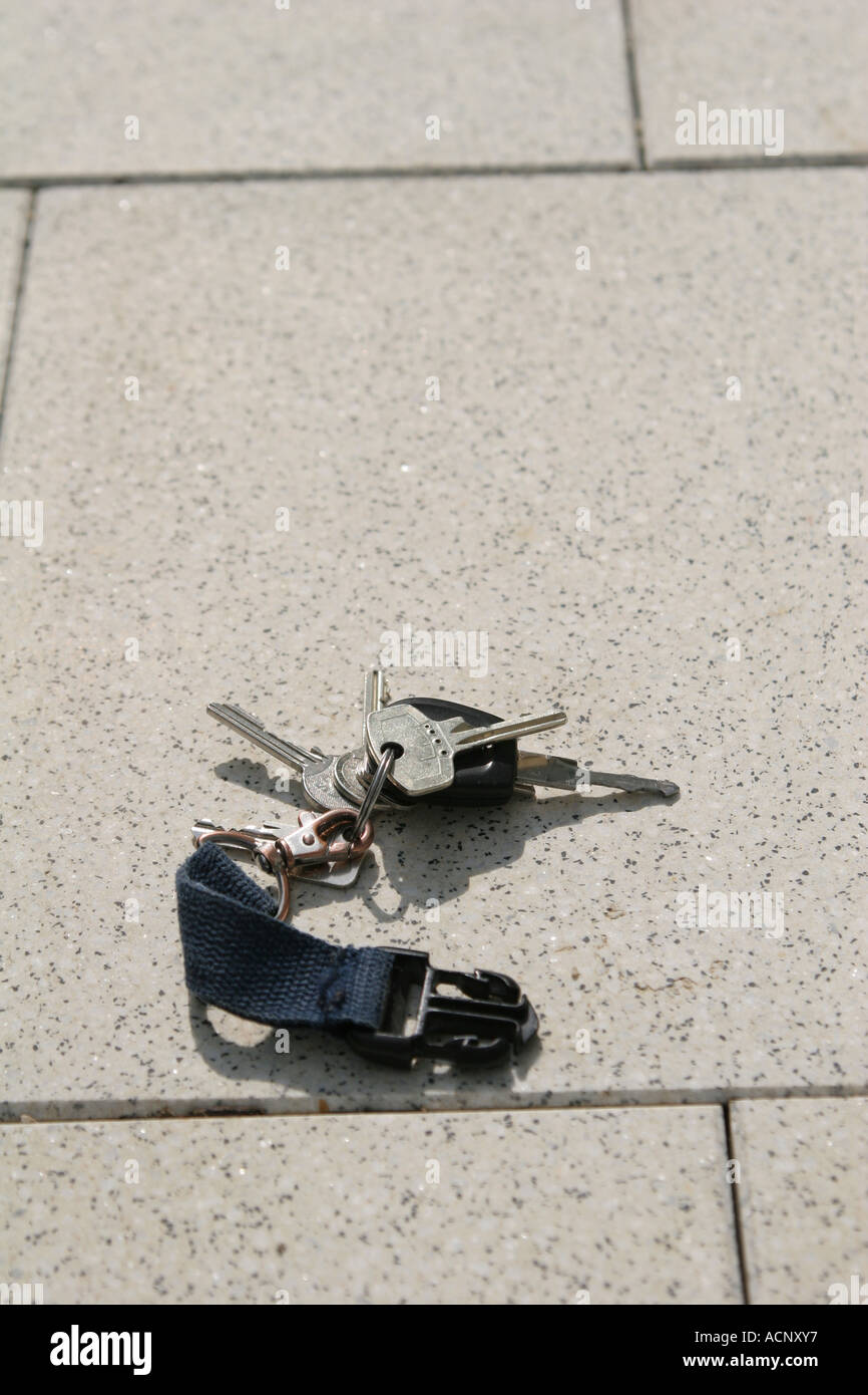 Schlüssel auf dem Boden - Sclüsselbund bin Boden Stockfoto