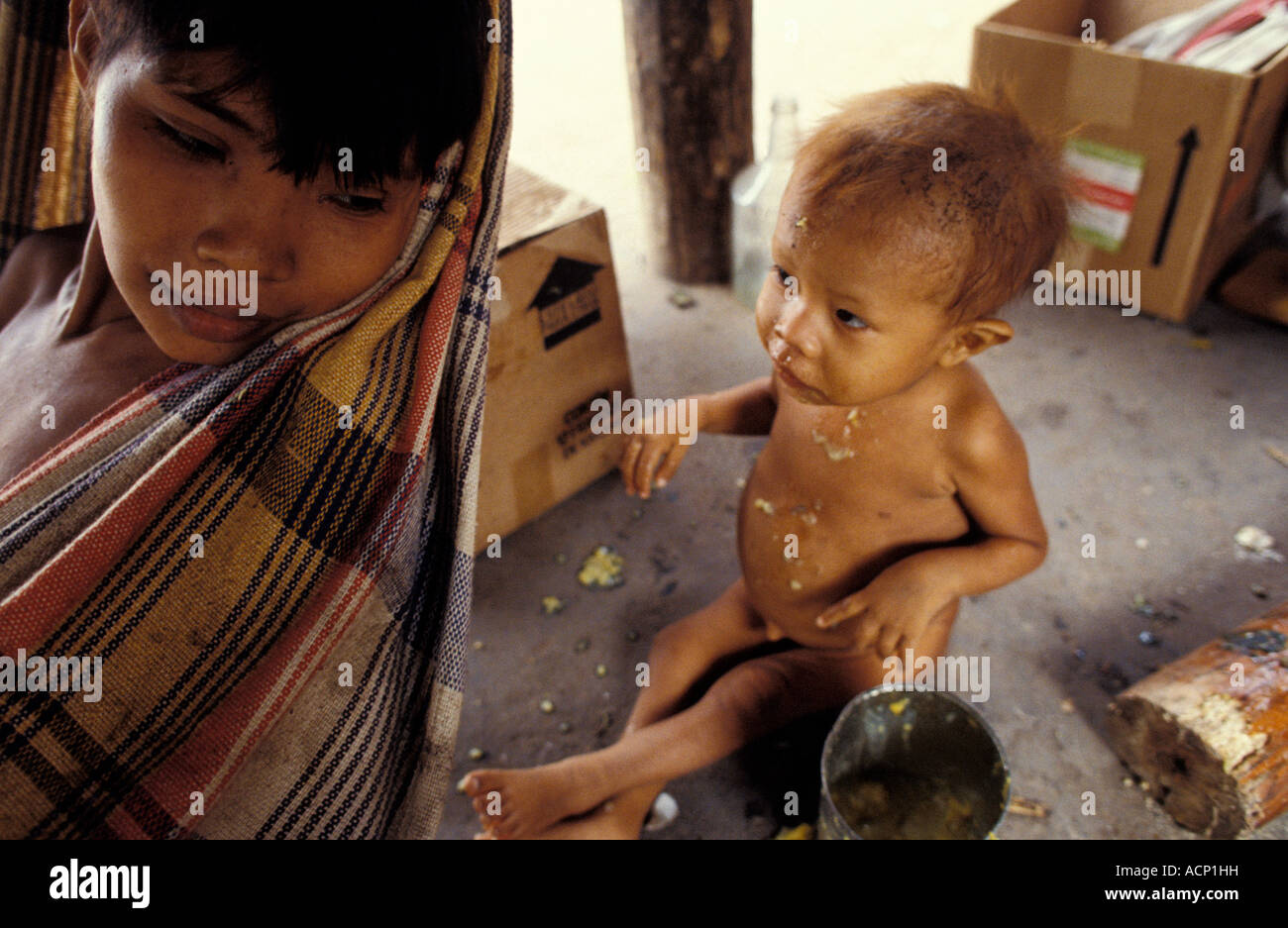 Kranke Familie Yanomami Indianer Haus Hospital für indigene Völker auf Boa Vista Stadt Staat Roraima Amazonas Brasilien Stockfoto
