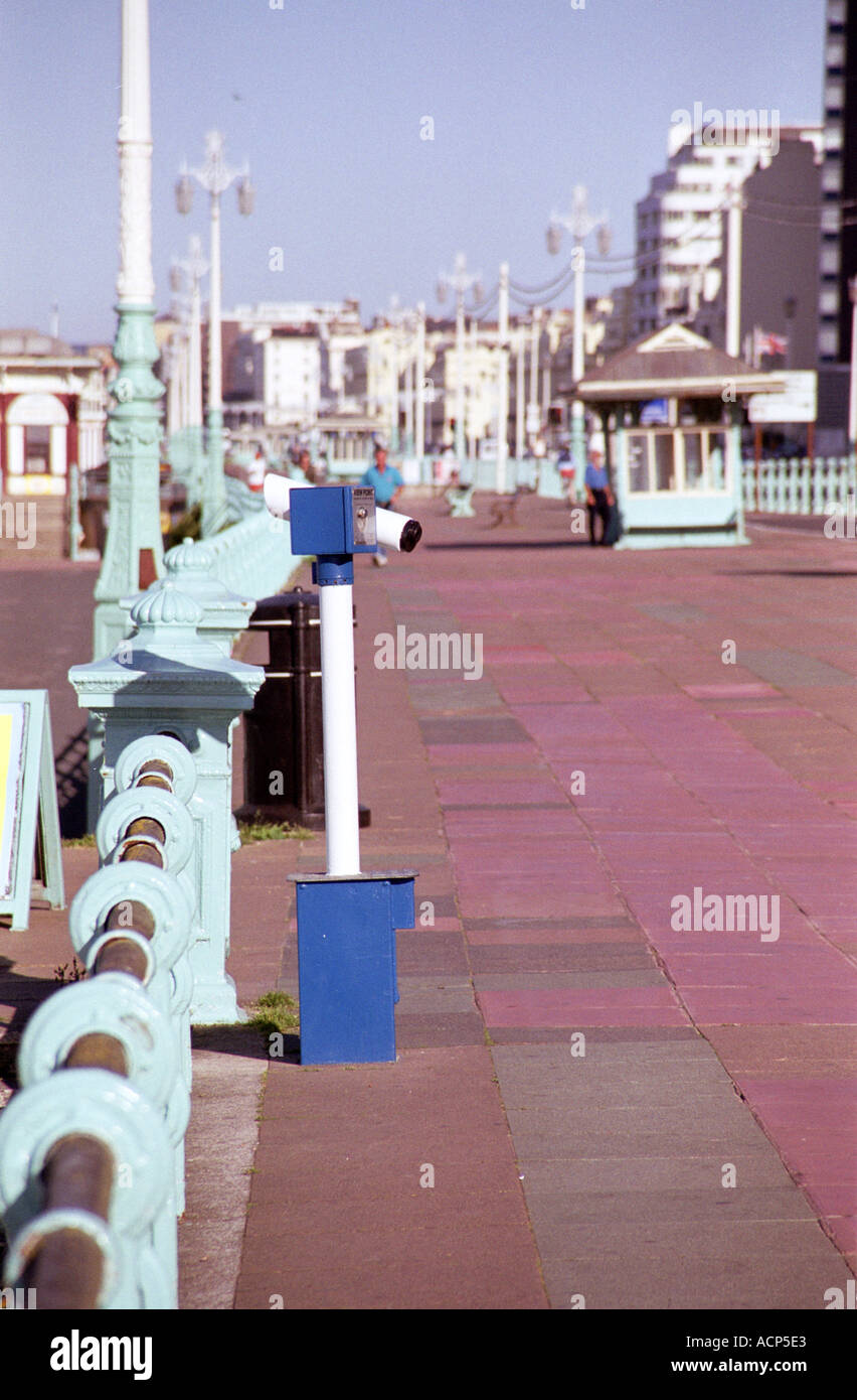 Zahlen Sie Ansicht-Teleskop auf verlassenen Brighton West Pier Brighton England zeigen Stockfoto