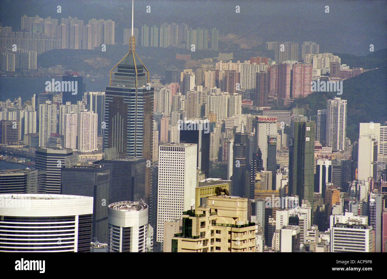 Blick auf Hong Kong Stadt von Victoria Peak, dem höchsten Gebäude in dieser Ansicht ist das Central Plaza Stockfoto