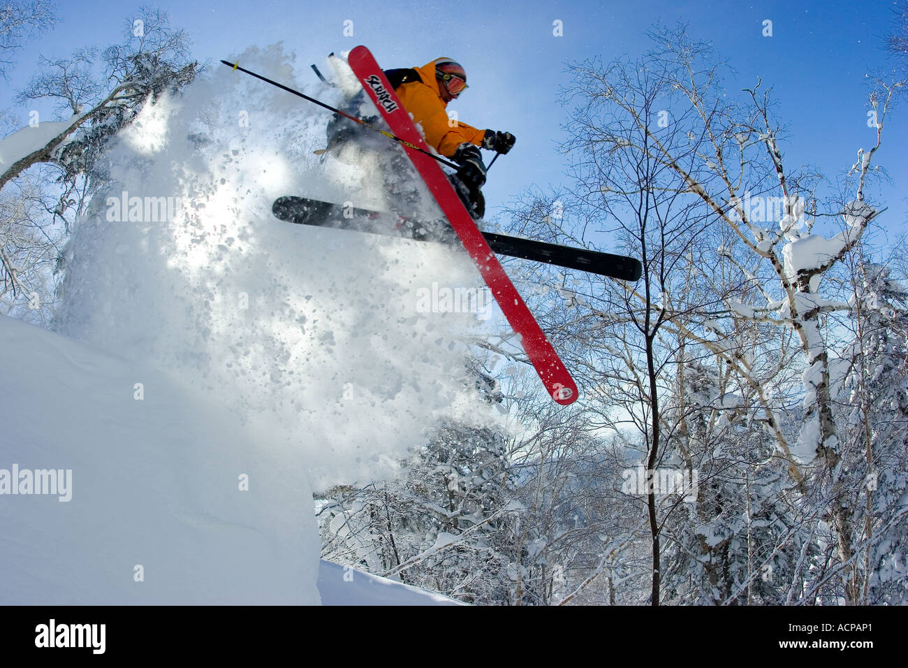 Skifahrer im Skigebiet in Hokkaido, Japan, Asahi-Dake (Mt. Asahi). Stockfoto