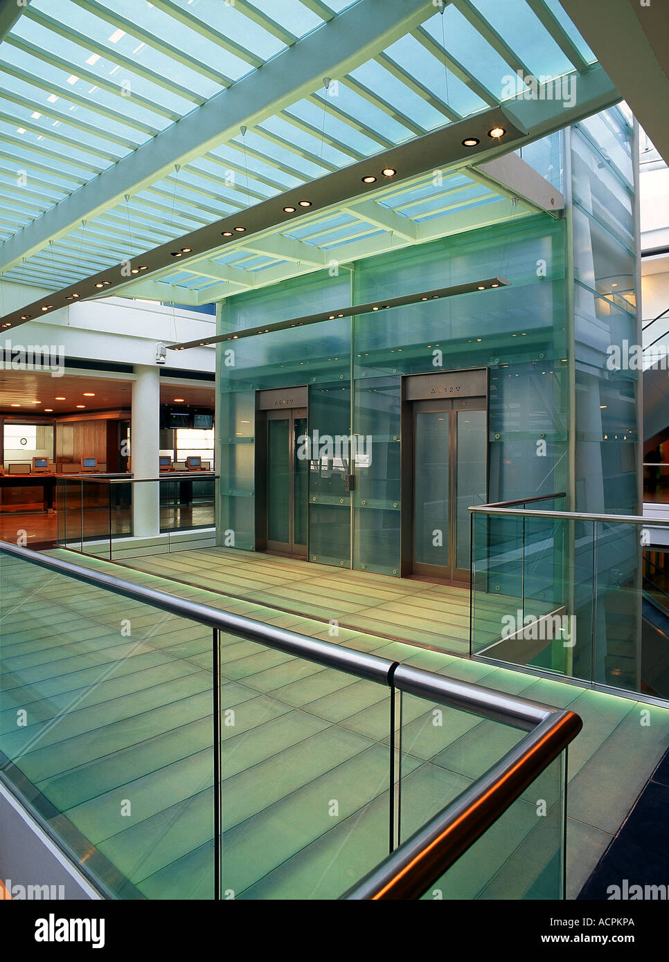 Glas-Aufzug-Lobby in der Kompass-Mitte Stockfoto