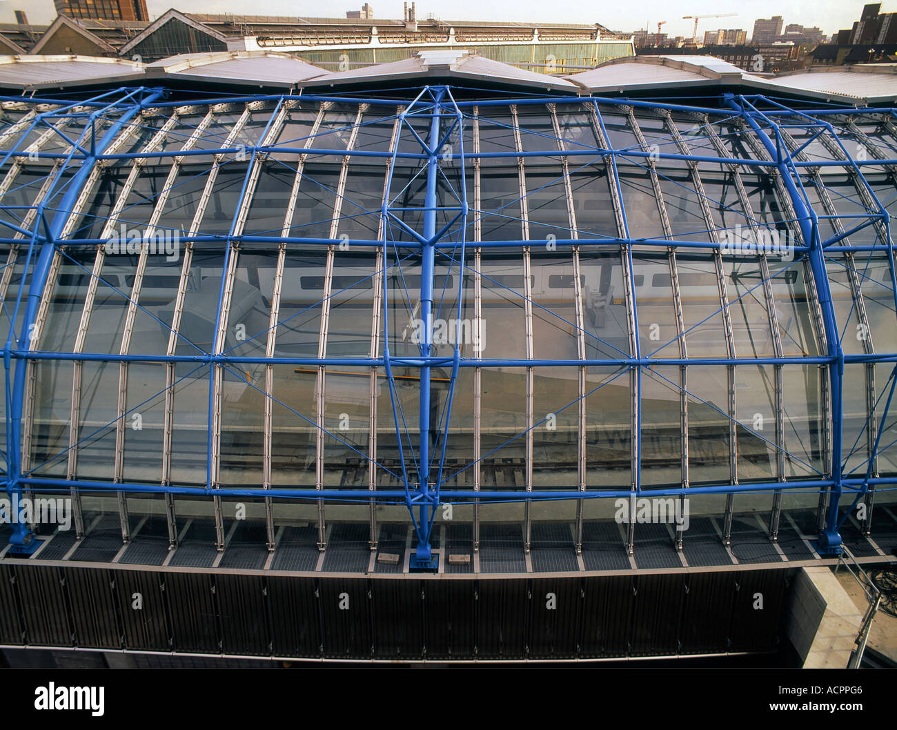Glas Vordach am Bahnhof Waterloo International Stockfoto