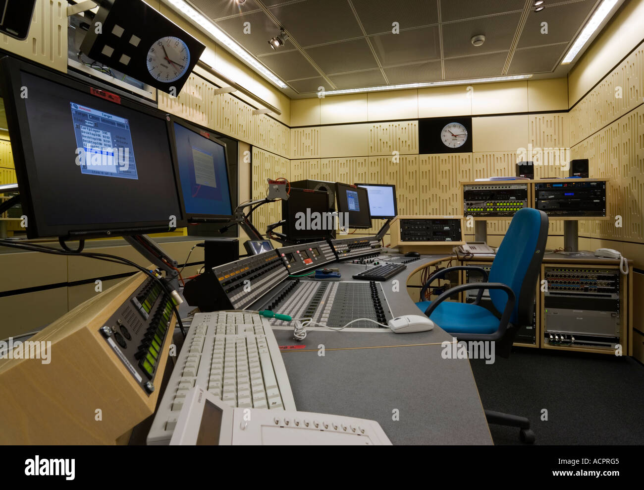 Aufnahme-Studio-Konsole am BBC Broadcasting House - Portland Place Stockfoto