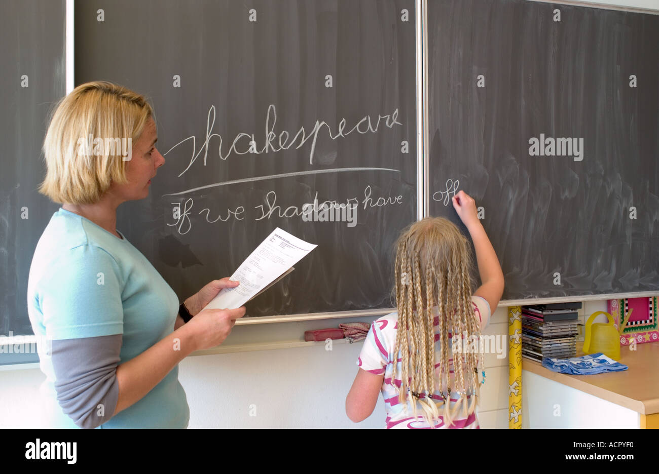 Schüler im Unterricht der Grundschule Stockfoto