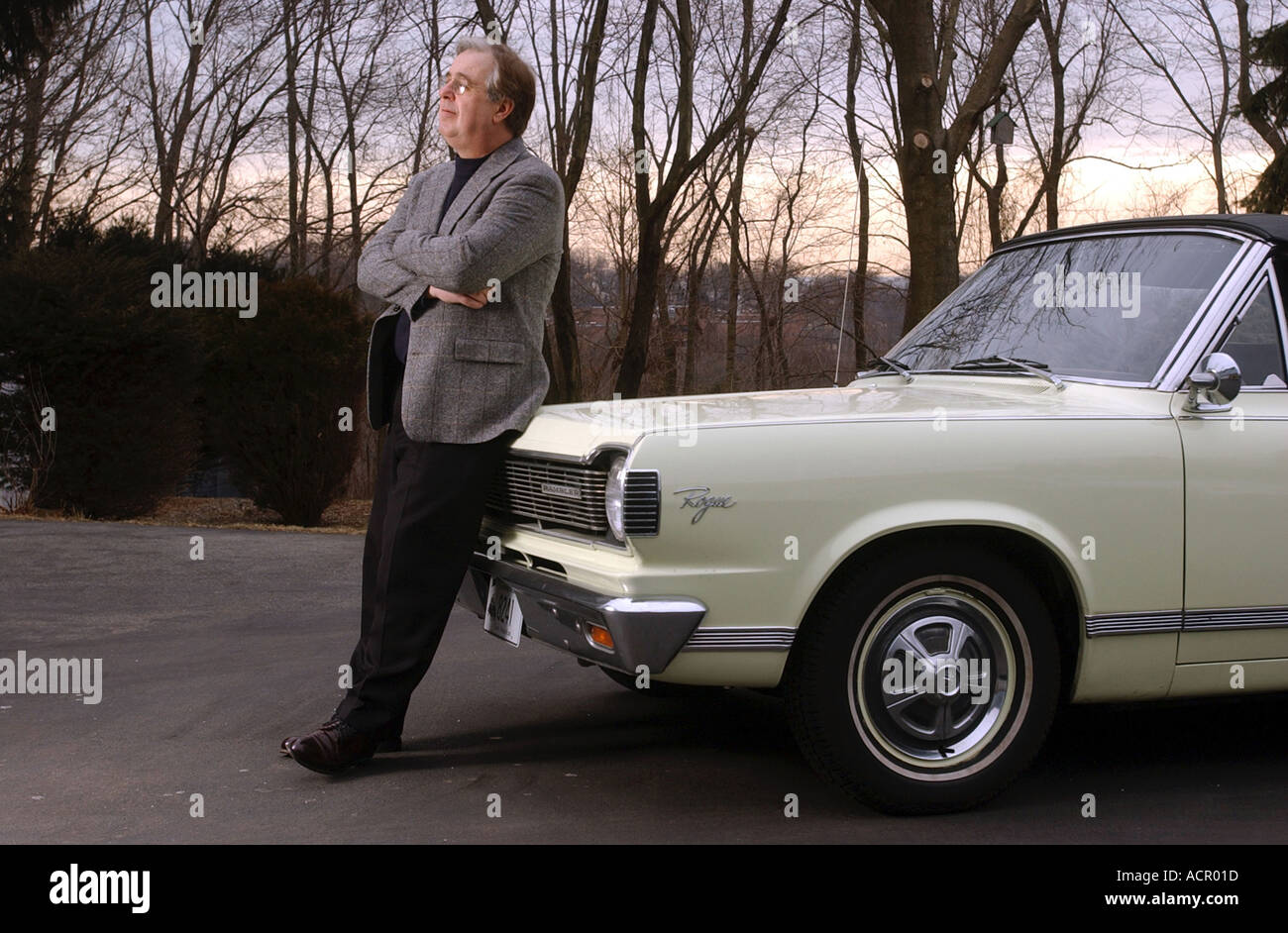 Auto-Sammler-Autor mit seinem Rambler Automobile Auto Stockfoto