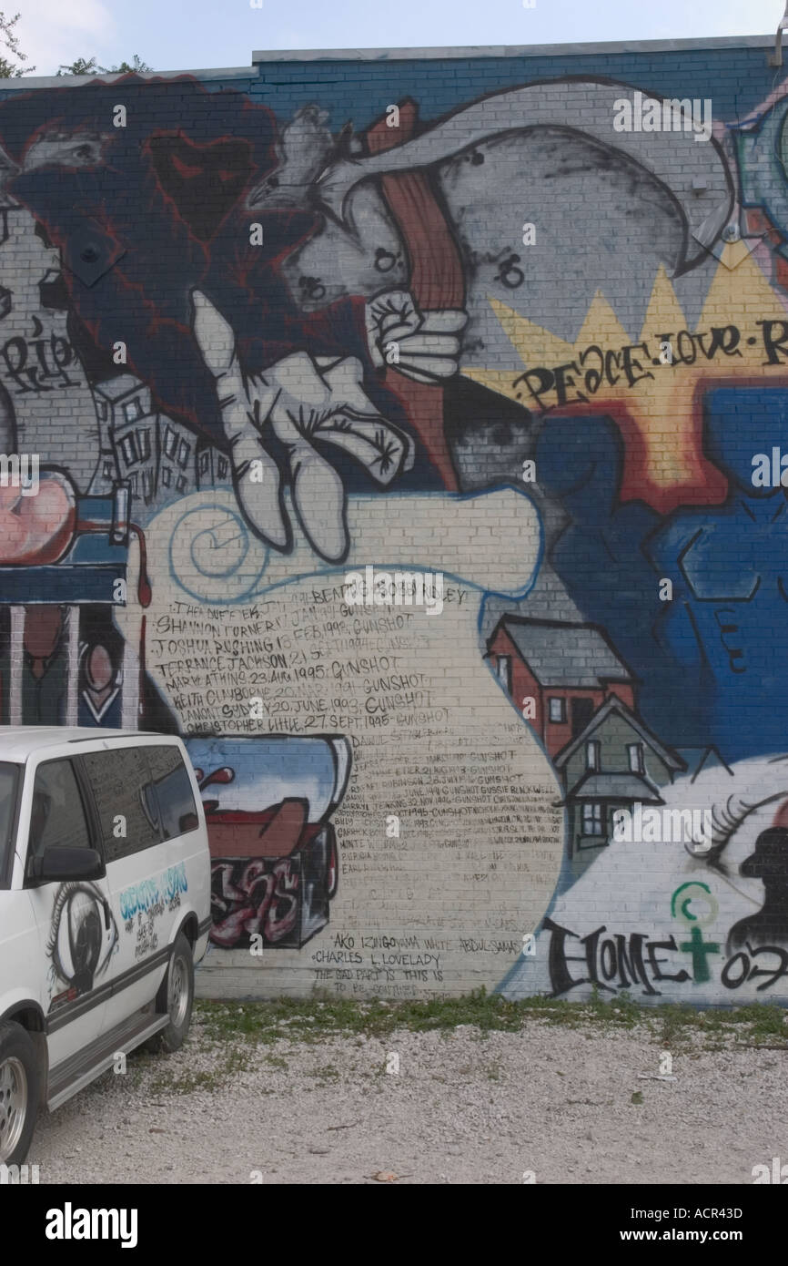 Graffiti an der Wand enthält die Liste Namen der lokalen Bevölkerung in Gewaltverbrechen Des Moines Iowa getötet Stockfoto