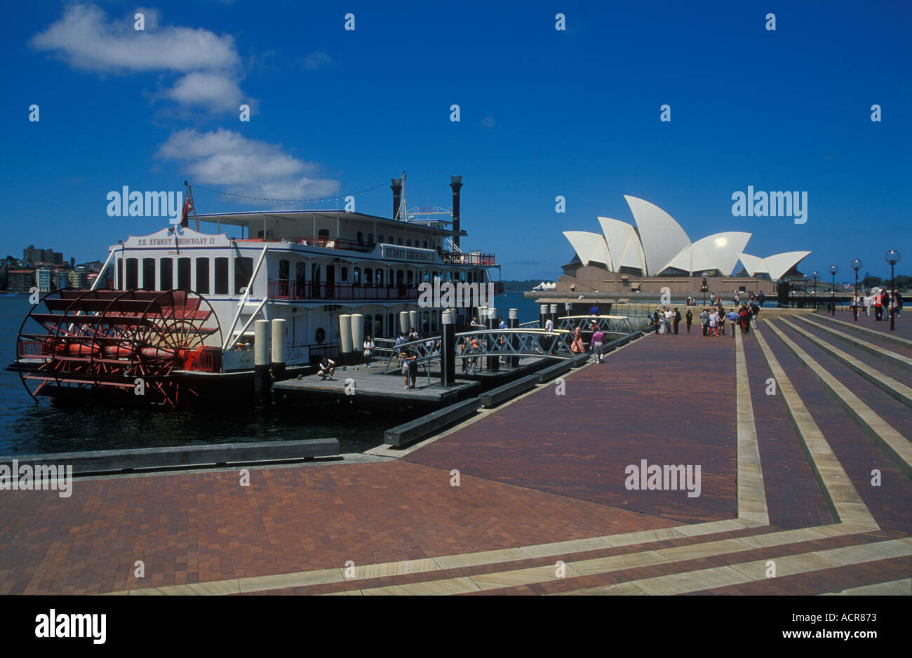 Sydney Showboat Vergnügen Kreuzfahrten vor dem Opernhaus Sydney Cove New South Wales Australia Stockfoto