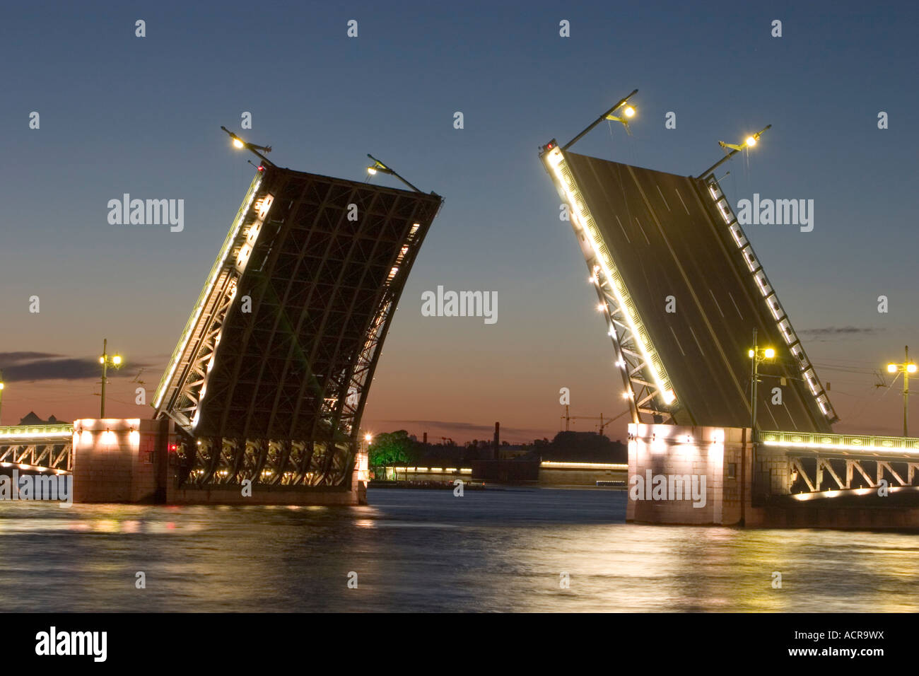 Weiße Nacht in St. Petersburg, Palace Bridge. Russland Stockfoto