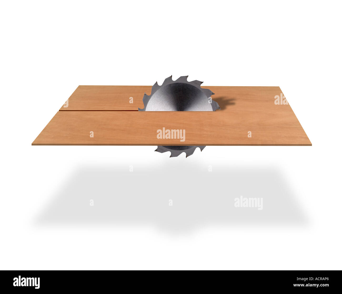 Sägeblatt Kreissäge in eine Planke Kreissägeblatt in Holzbrett sah Stockfoto