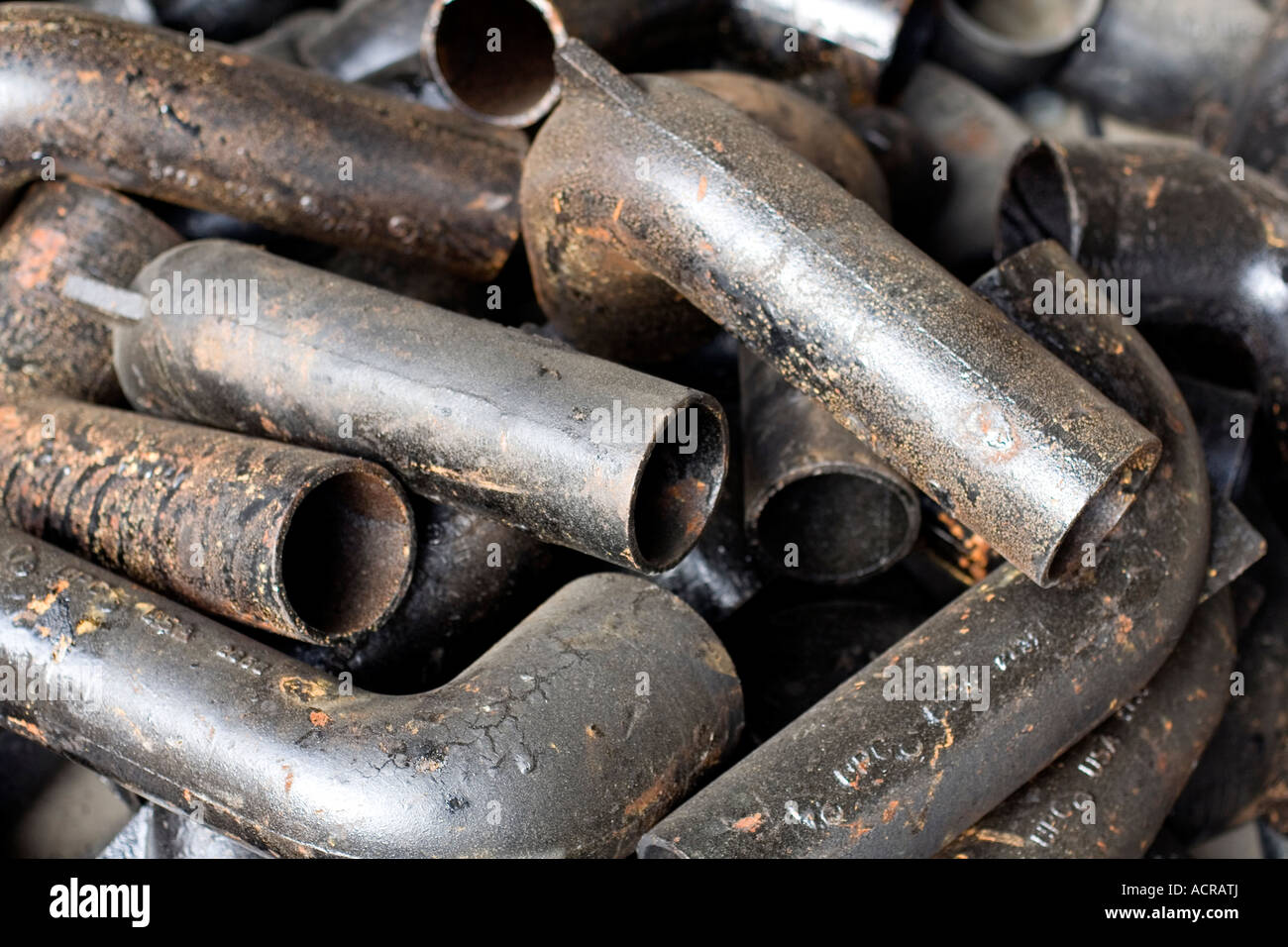 gebogene rostige Rohr Stockfoto