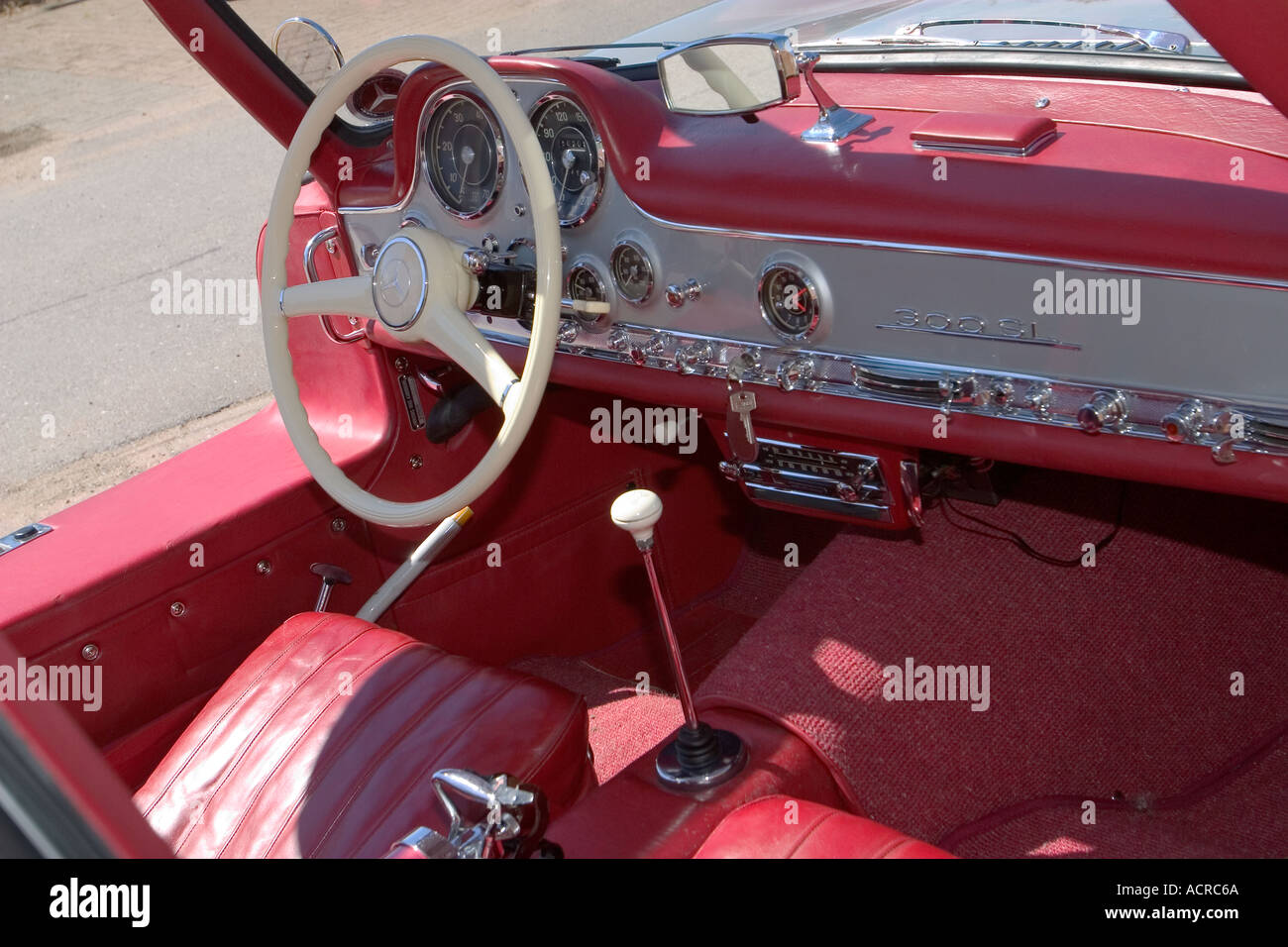 Mercedes 300 Sl Flugelturer Interieur Stockfoto Bild