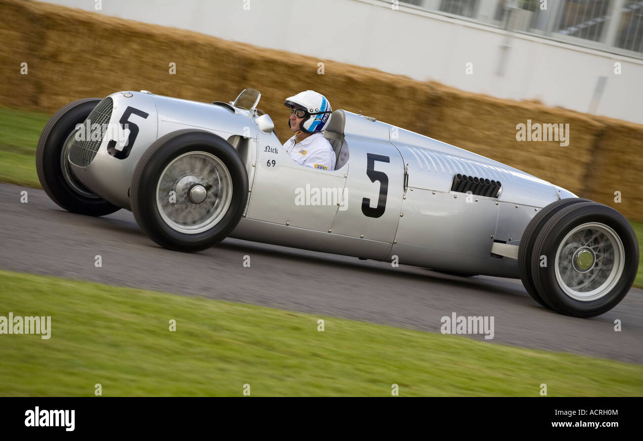 1938-Typ Auto Union Typ D beim Goodwood Festival of Speed. Fahrer, Nick Mason. Stockfoto