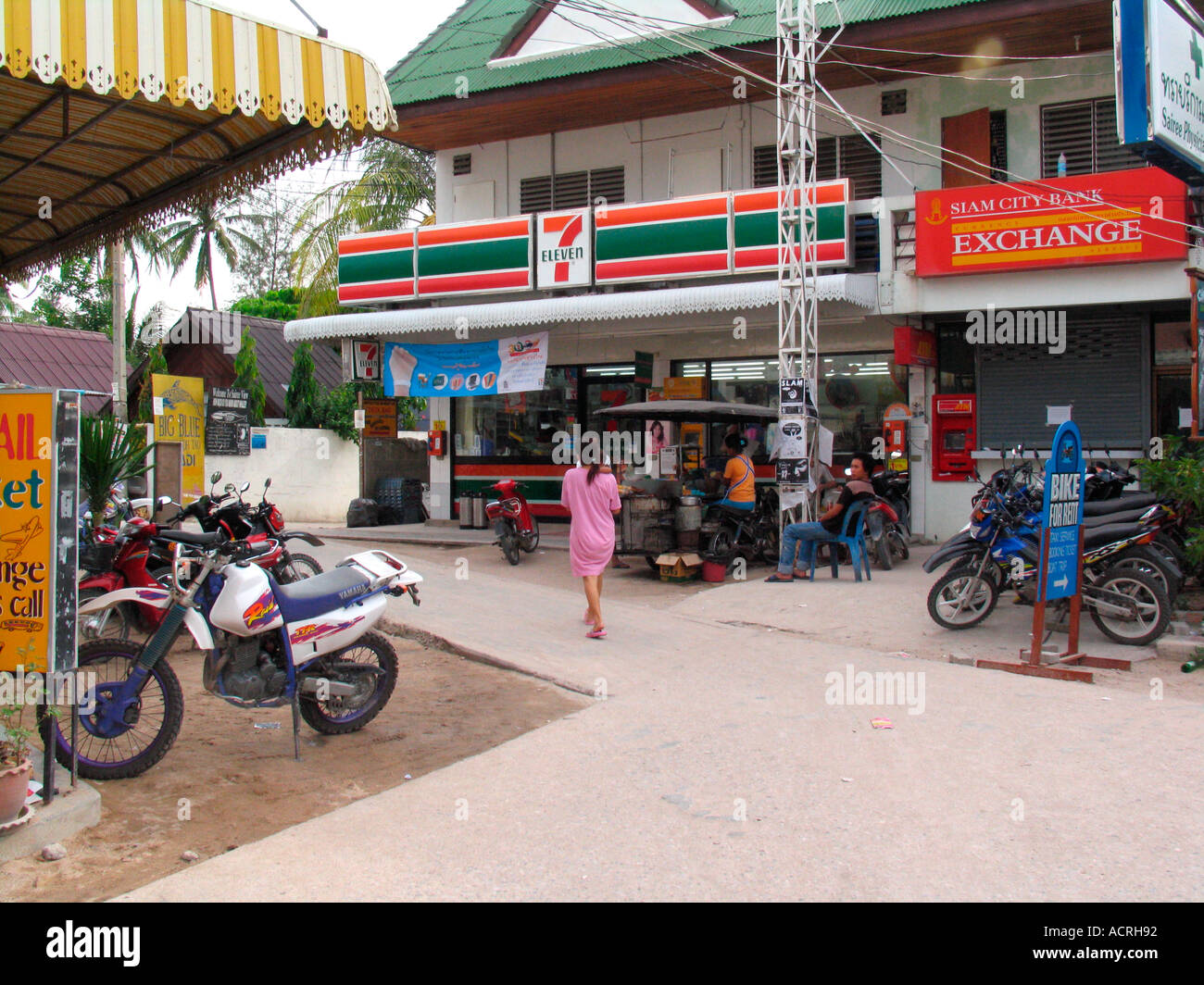 Convenience-Store am wichtigsten Straße Hat Sai Ri Strand Koh Tao Insel Thailand Stockfoto
