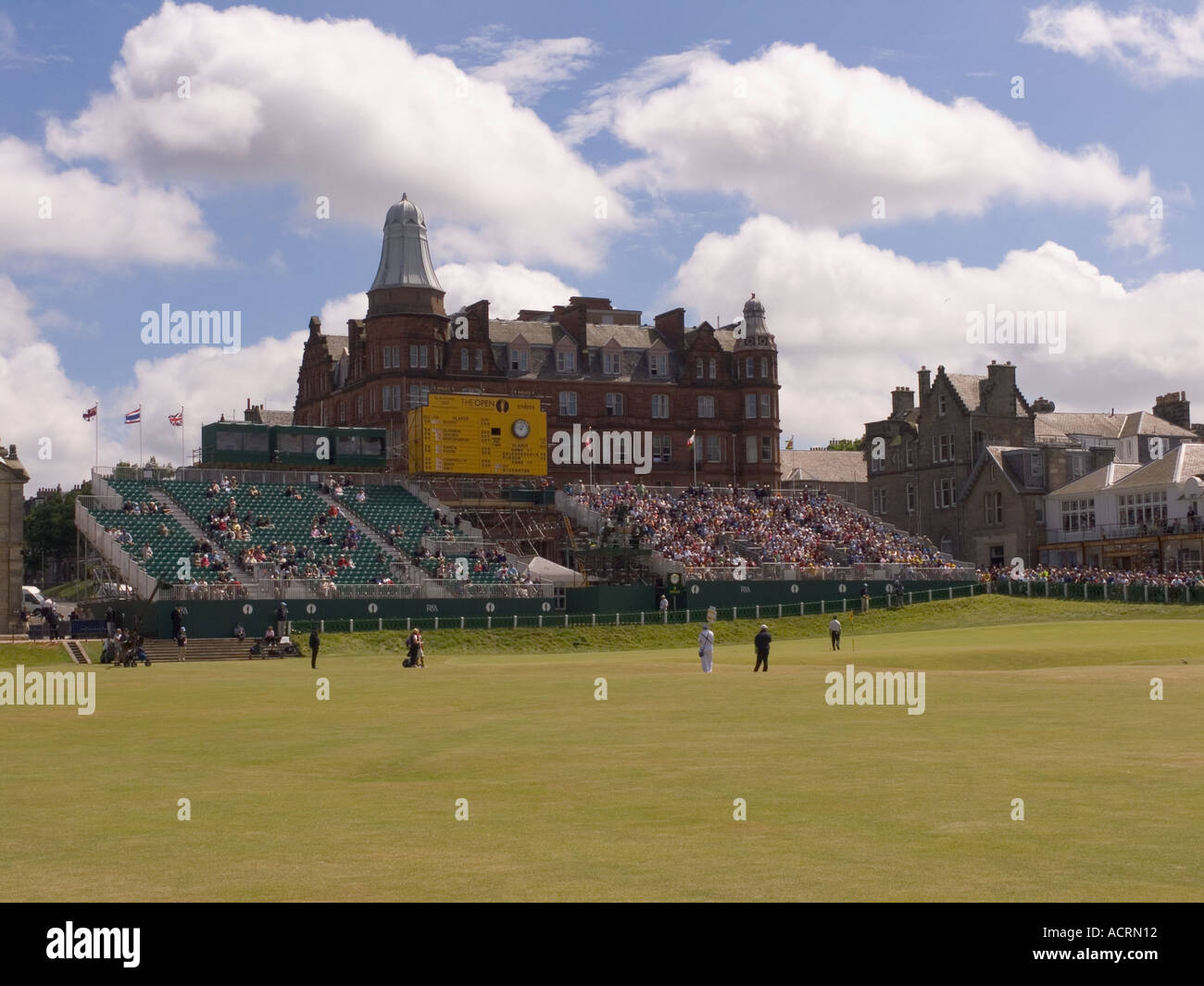 St Andrews in Richtung 18. Grün und Clubhaus 2005 British Open Finaltag Stockfoto