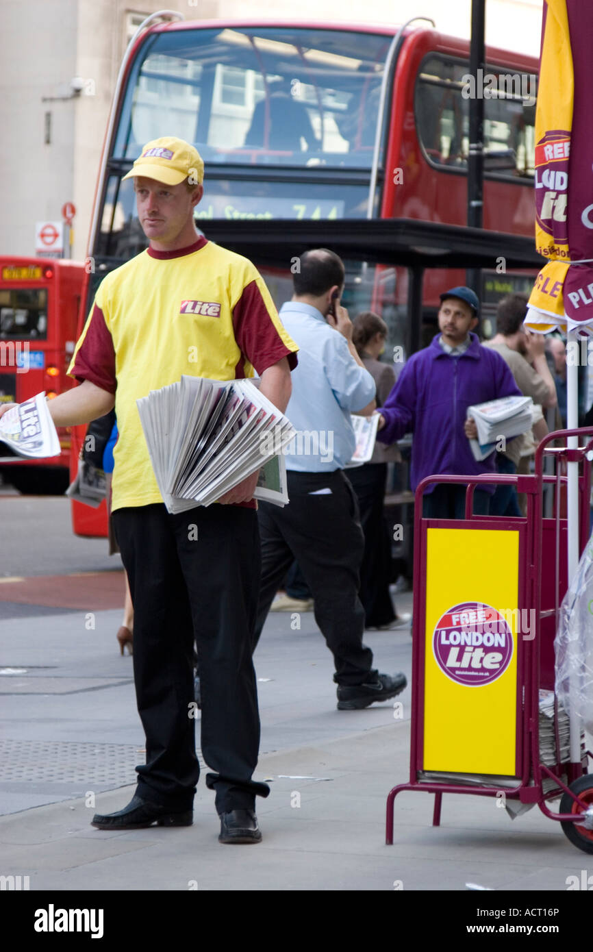 London Lite kostenlos Zeitung (nicht mehr in der Publikation) Verteiler - City of London Stockfoto