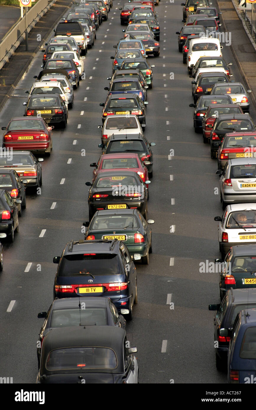 A40 Westway in London überlasteten Staus Autobahn Fahrbahn Autobahn Verkehr Stau Stau Verzögerung Hauptverkehrszeit Straßenauto Stockfoto