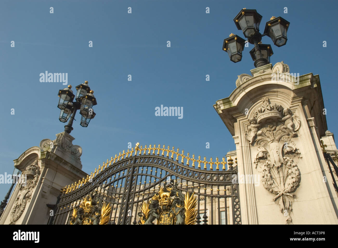 Tore des Buckingham Palace London UK Stockfoto